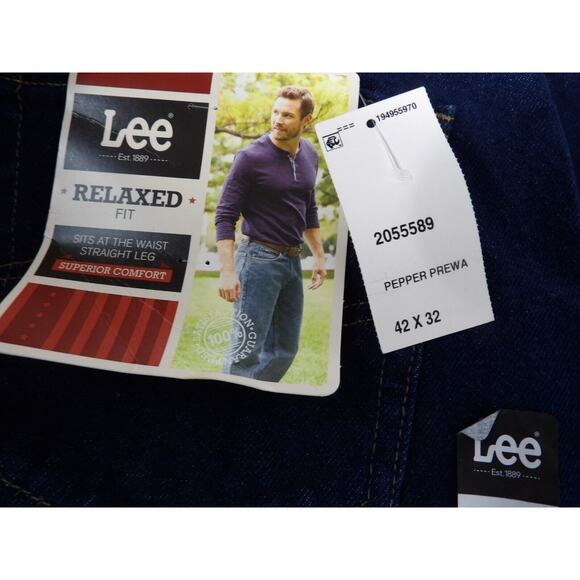 Lee Jeans Mens 42x32 Relaxed Fit Straight Leg Dark Wash NWT Denim Workwear Casua - Picture 4 of 16